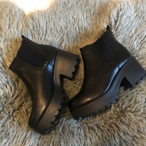 Platform Chelsea boots